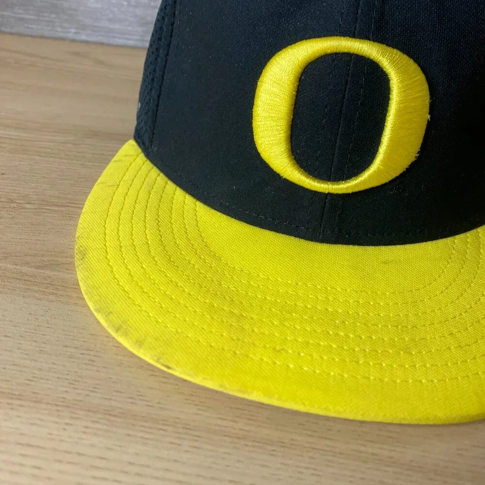 Oregon Ducks Hat Cap Strap Back Black Yellow Nike Dri‎ Fit Adjustable